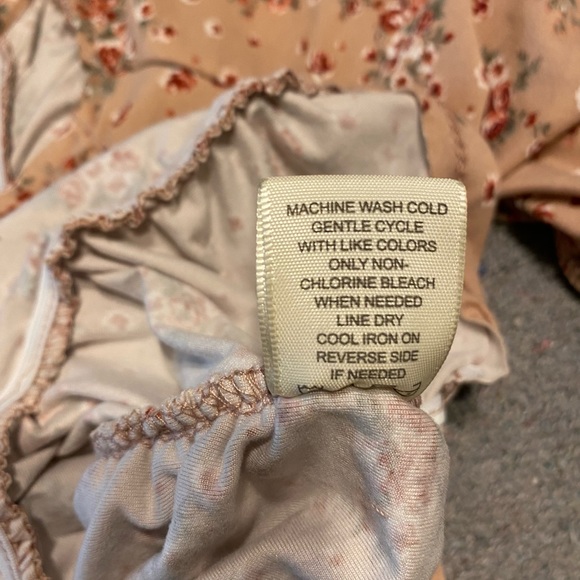 NEW🔸 Floral Shirt - Picture 5 of 5